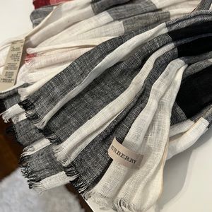 Burberry Scarf - lightweight